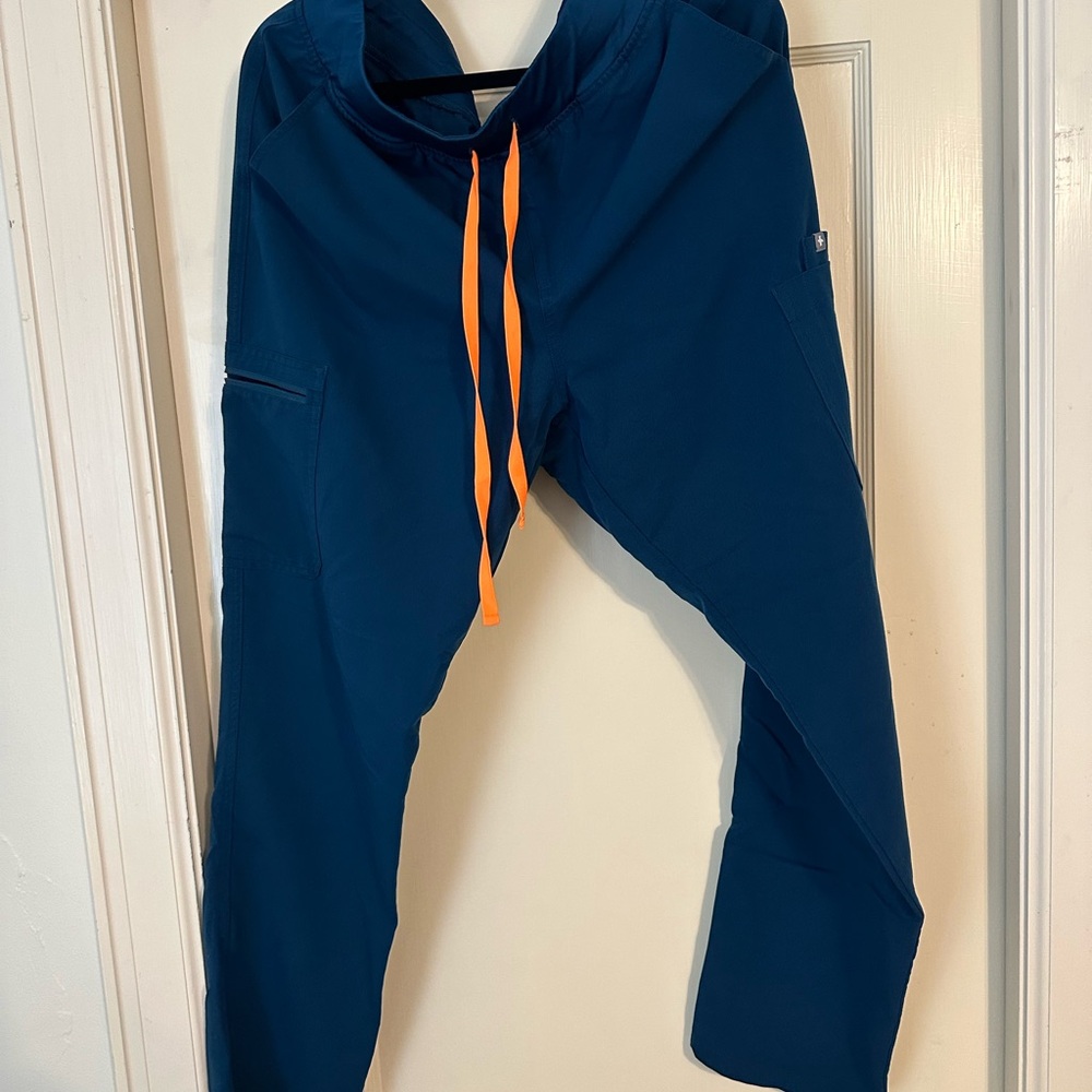 Women’s Figs Yola high waisted scrub pants. Deep reef, XL tall